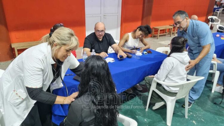 Controles de salud a jugadoras de fútbol que competirán en un torneo de la Jurisdicción Tres
