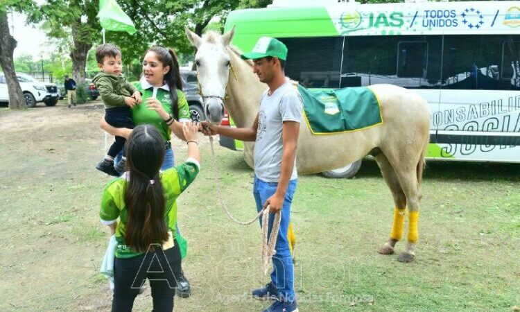 Comenzará a funcionar la primera escuela de equinoterapia en Las Lomitas