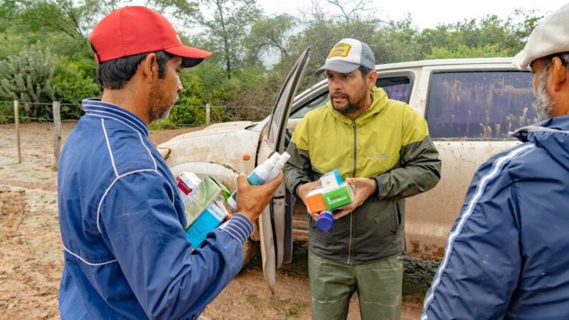 Por la crecida extraordinaria, cinco equipos del Gobierno provincial están trabajando permanentemente en la asistencia a los afectados