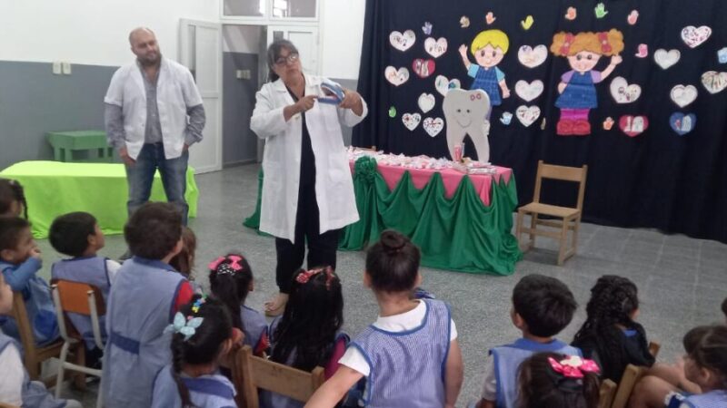 Jardineritos del barrio República Argentina aprendieron sobre cuidados de la salud bucal