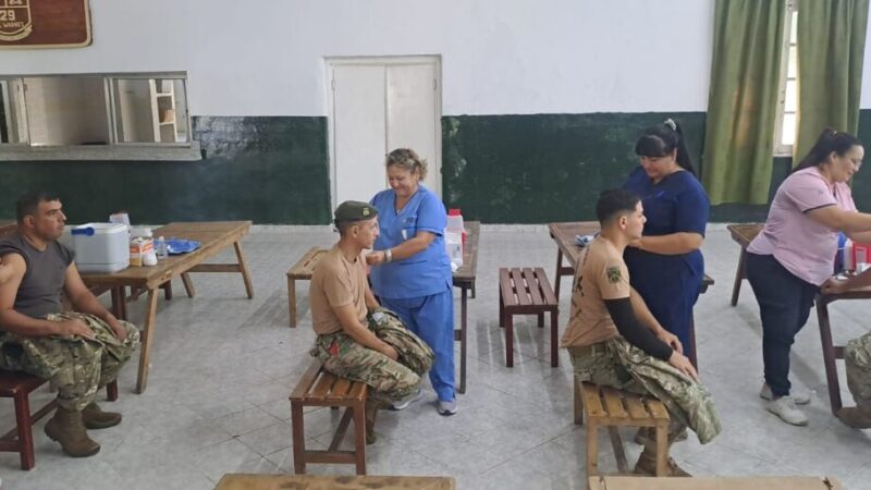 Aplicaron la vacuna antigripal a 122 soldados del Regimiento de Monte 29
