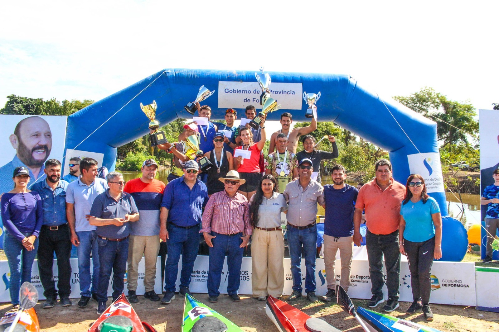 Laguna Naineck vivió con éxito la segunda edición de la competencia de kayaks