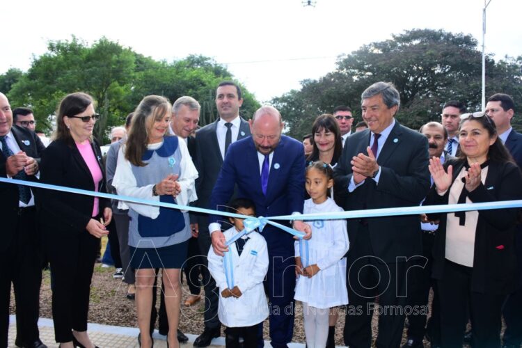 Herradura: El Gobernador inauguró dos escuelas más y llegó a las 1515 de su gestión