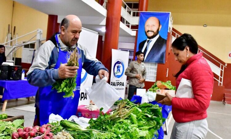 Viernes de ferias paipperas con marcada convocatoria pese a las bajas temperaturas