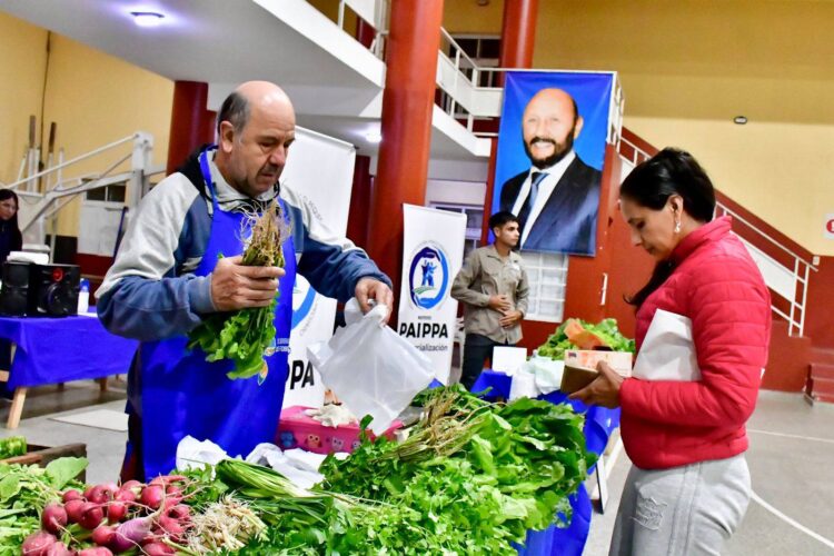 Viernes de ferias paipperas con marcada convocatoria pese a las bajas temperaturas