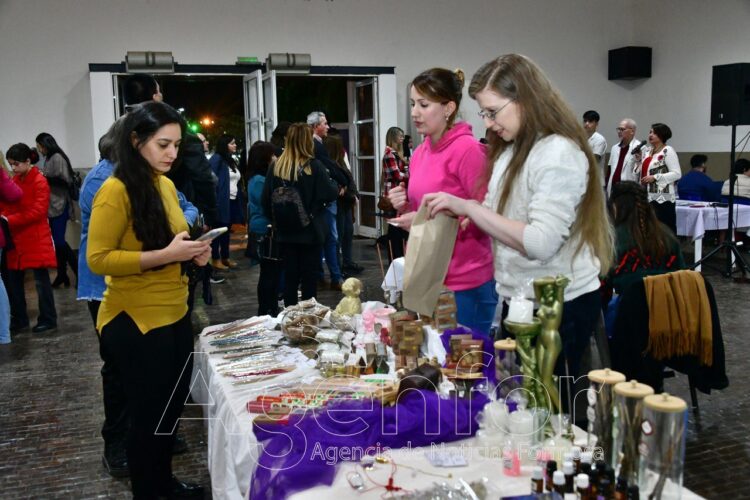 Edición especial del Mercado Comunitario de Emprendedores en el Galpón “G”