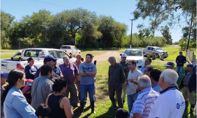 El Ministerio de la Producción coordinó con productores de Potrero Norte asistencia y drenaje por anegamientos