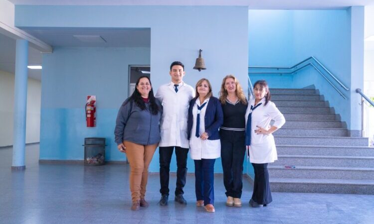 El Gobernador saludó a los trabajadores de la educación en su día