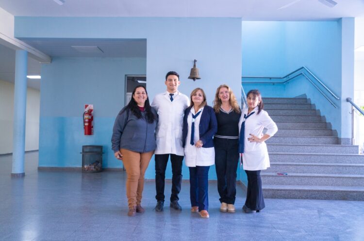 El Gobernador saludó a los trabajadores de la educación en su día