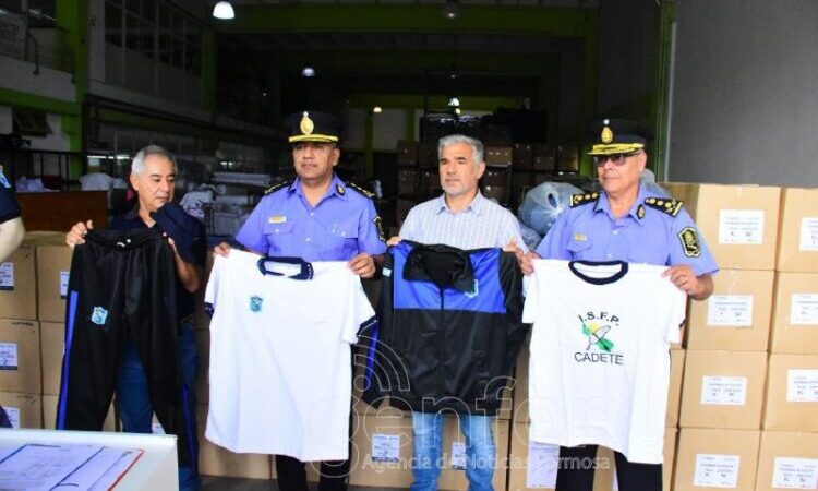 Fontex entregó una nueva carga de indumentaria a la Policía de Formosa