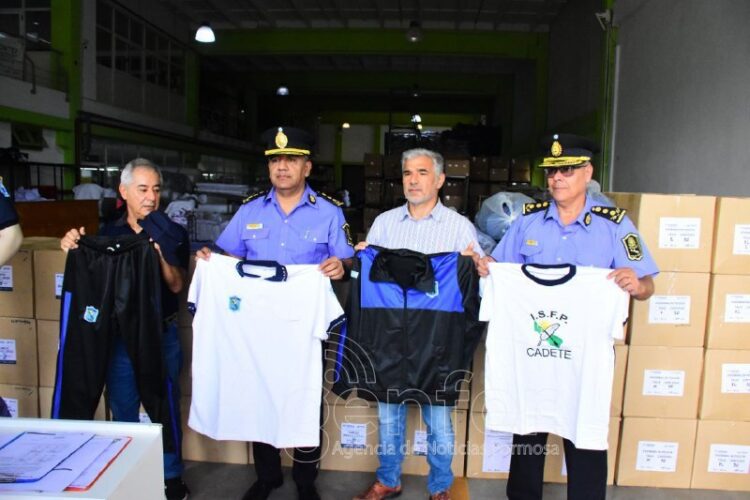 Fontex entregó una nueva carga de indumentaria a la Policía de Formosa
