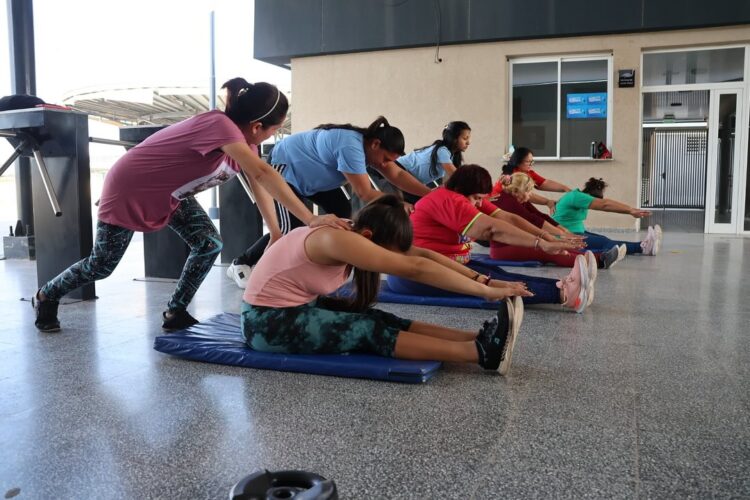 Continúa el entrenamiento funcional gratuito en el Parque Acuático durante este receso invernal