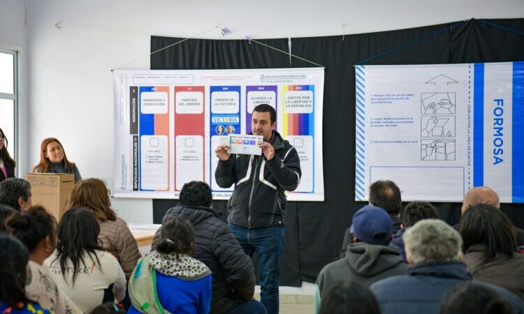 El Vicegobernador encabezó las charlas de la Boleta Única Papel en comunidades originarias de Las Lomitas