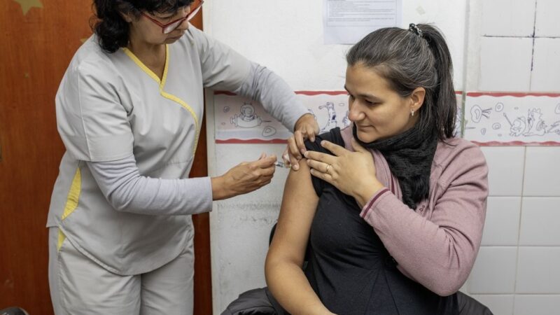 Recuerdan a las embarazadas que hasta el 31 de octubre pueden vacunarse contra el Virus Sincicial Respiratorio