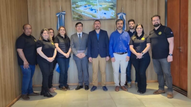 El cónsul de la República del Paraguay y autoridades de la UNA visitaron el Polo Científico