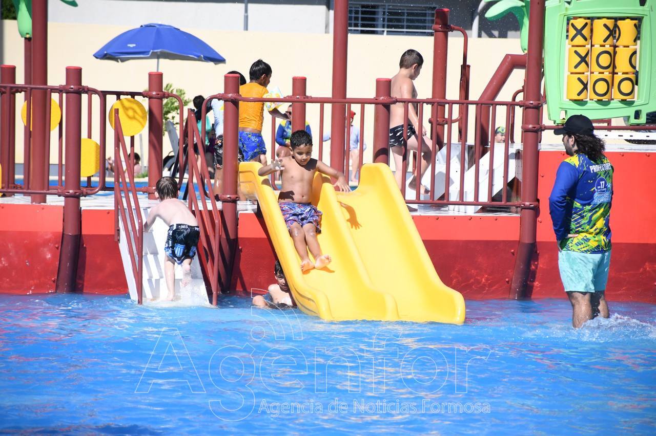 Delegación de Pirané participa de colonia en el Parque Acuático