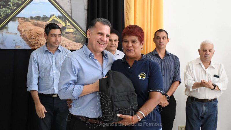 Al igual que todos los años, la DPV realizó la entrega de kits escolares a sus trabajadores