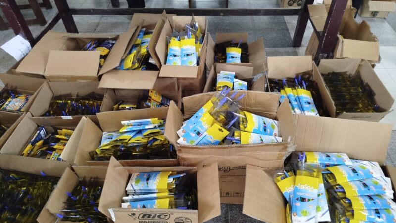 Entrega de kits escolares en el oeste: “Esta ayuda representa un alivio económico para los padres”
