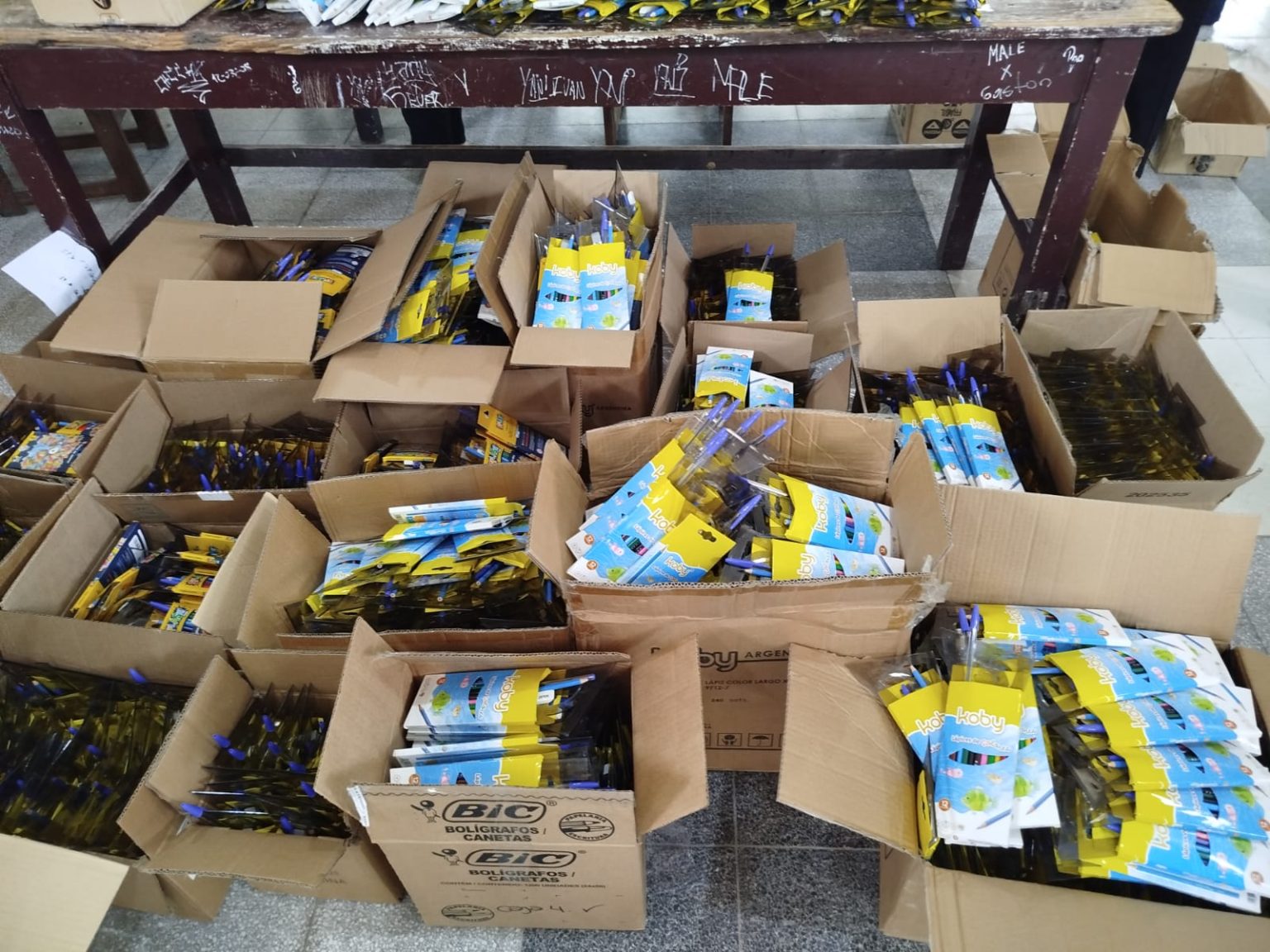 Entrega de kits escolares en el oeste: “Esta ayuda representa un alivio económico para los padres”