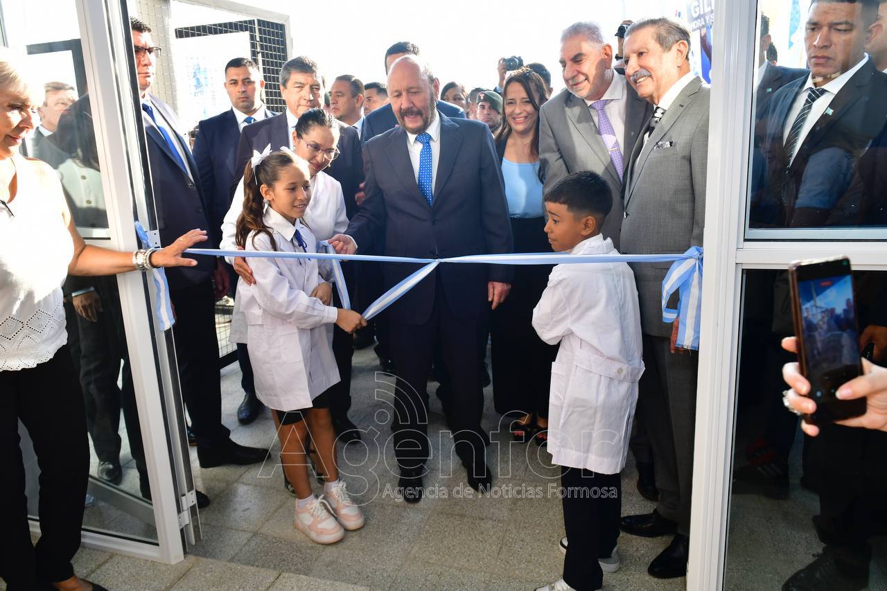 Tras inaugurar tres edificios en el inicio del ciclo lectivo, el Gobernador llegó a las 1555 obras educativas de su gestión