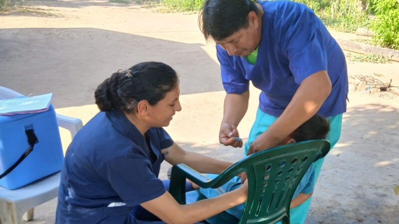 Vacunación antigripal en terreno en comunidades originarias de la provincia de Formosa