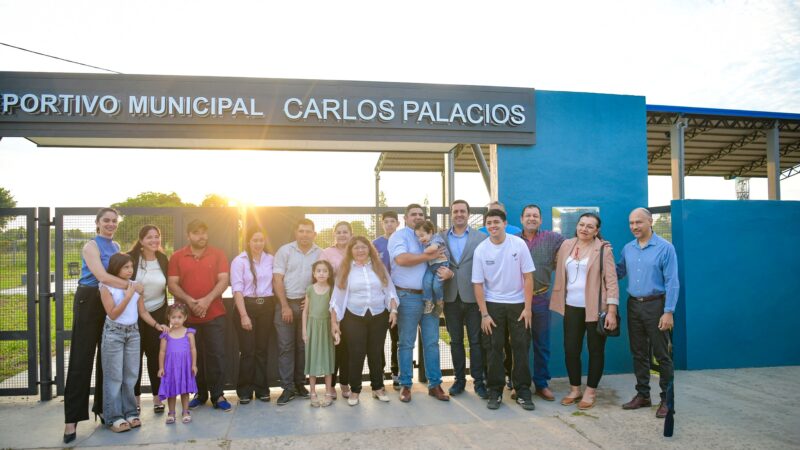 Distinguieron la trayectoria de Carlos Palacios al llevar ahora su nombre el Polideportivo Municipal de Tres Lagunas