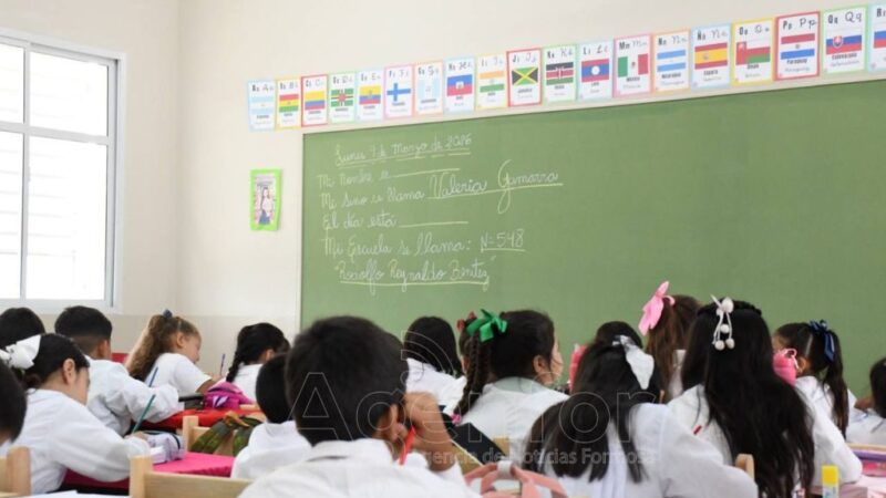 El Ejecutivo Provincial promulgó la ley que regula el uso de celulares en las escuelas