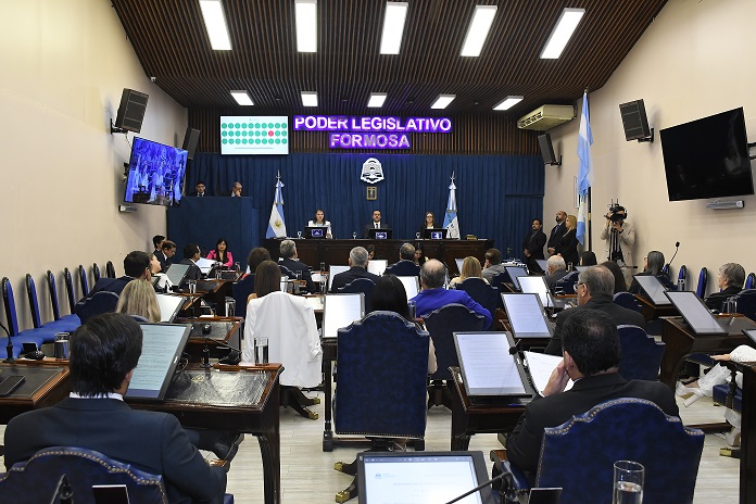 Legisladores aseguraron que “se escuchan todas las voces” para regular el uso de celulares en las aulas