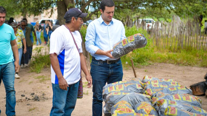 El Vicegobernador visitó la carbonería de Teniente Fraga