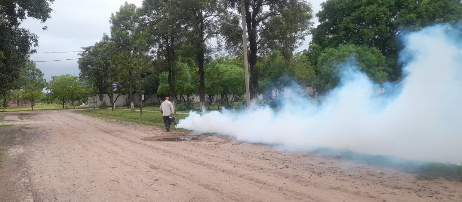 Las brigadas sanitarias realizaron un amplio trabajo contra el dengue en el cementerio San Antonio