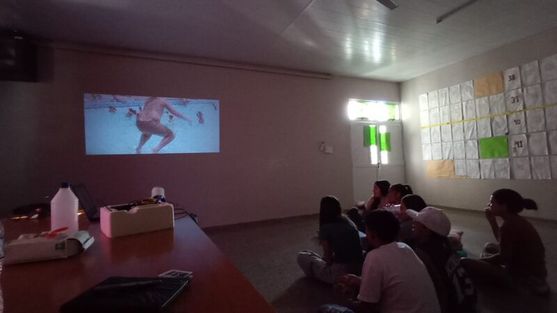 Cine-debate: Un nuevo espacio gratuito ofrecido por el centro de salud Fray Salvador Gurrieri para fortalecer el cuidado de los adolescentes