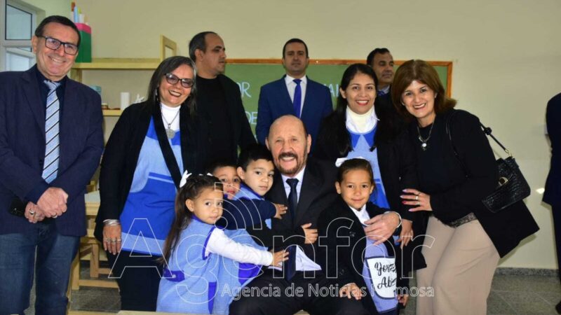 Insfrán inauguró siete obras educativas y llegó a los 1562 nuevos “techos azules” en lo que va de su gestión 