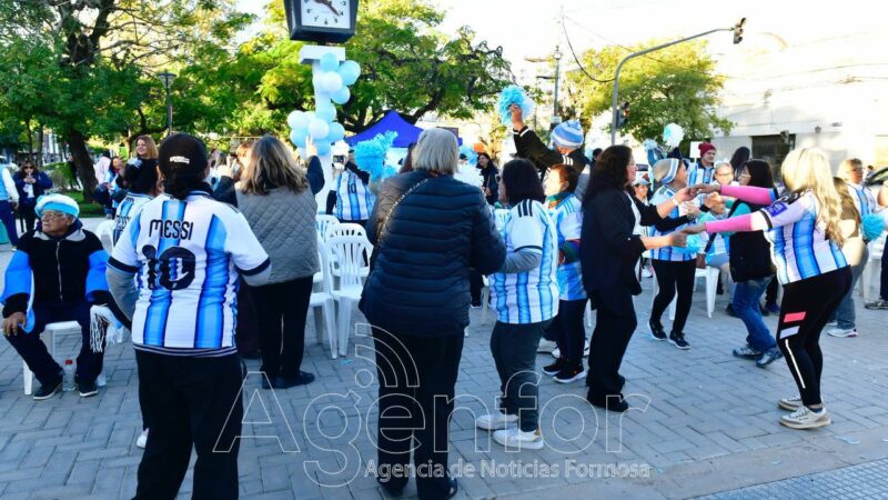 Adultos mayores compartieron un encuentro de baile, alegría y concientización
