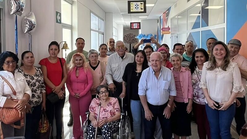 Celebraron con una campanada el cuarto aniversario del primer paciente del CEMENURNK