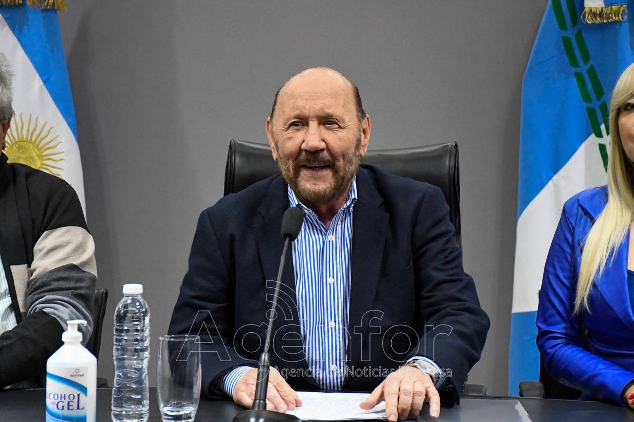 Sin recurrir a deuda, el gobernador Insfrán anunció un aumento de sueldo del 15%
