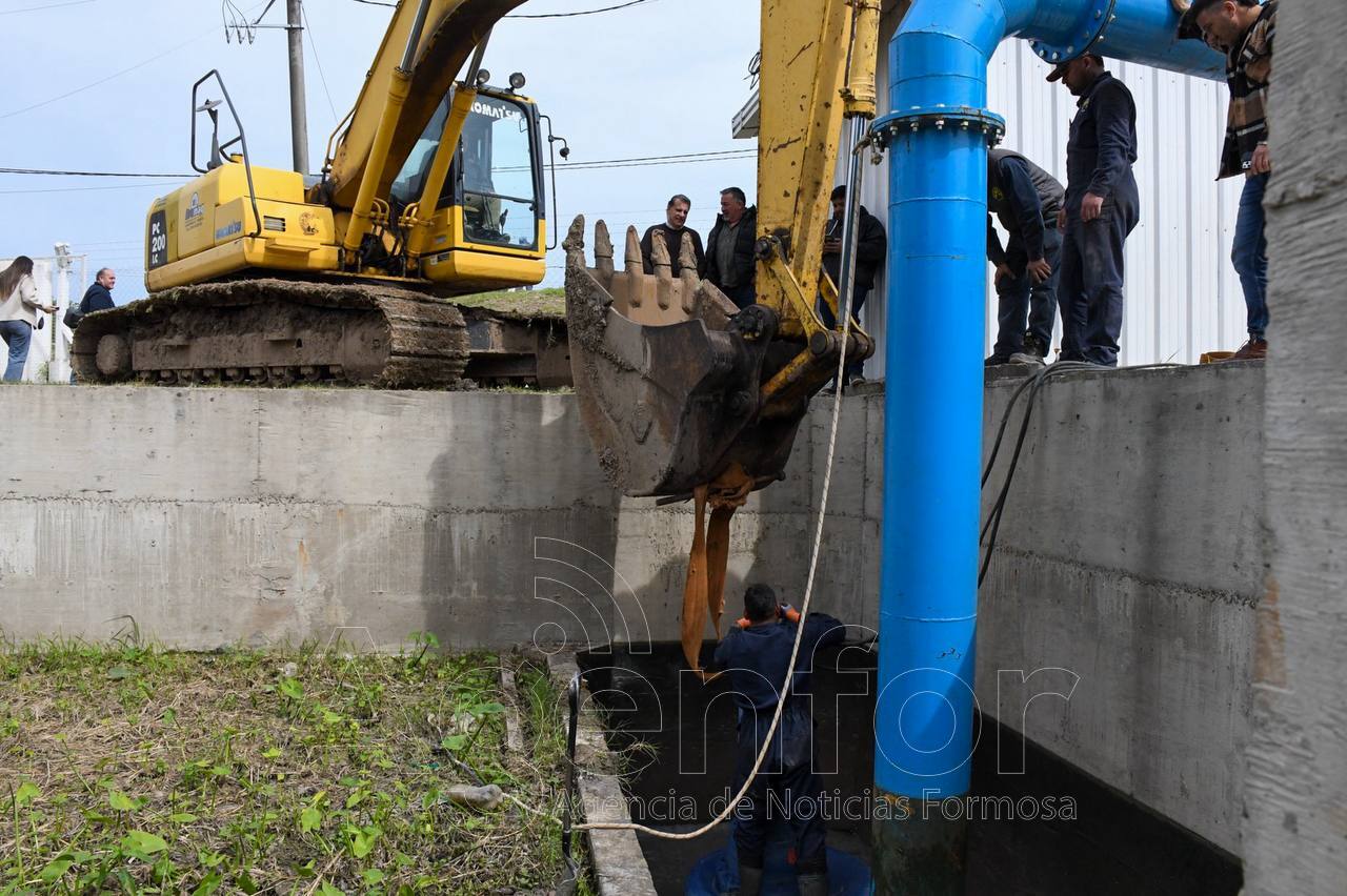 Vialidad Provincial dejó operativa la nueva electrobomba en la estación del barrio La Floresta