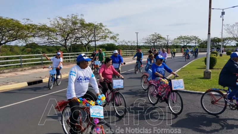 Adultos mayores realizaron un paseo en bicicletas organizado por el IPS