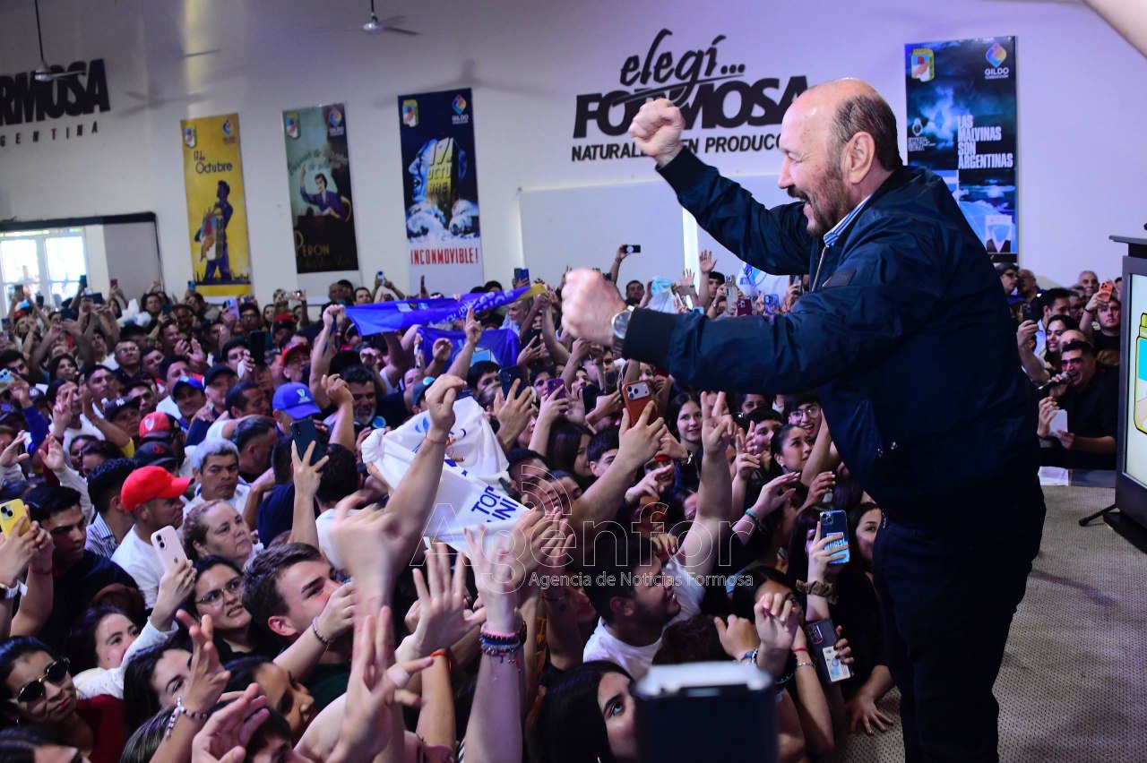 Con un público colmado de jóvenes, Gildo Insfrán encabezó el acto por el Día de la Lealtad Peronista