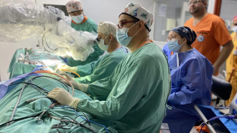 Se realizó una compleja cirugía de oído en paciente con preparación para trasplante renal
