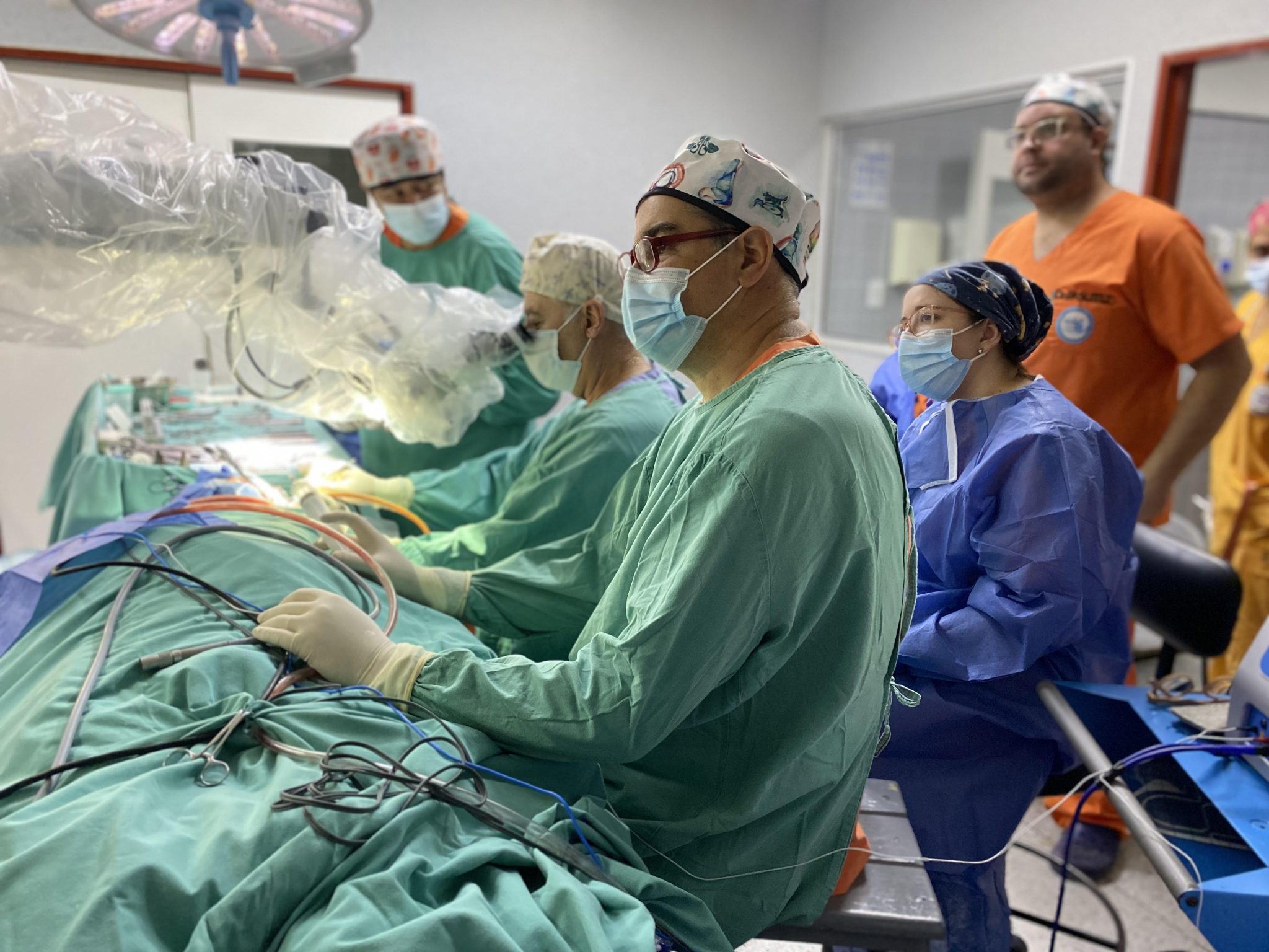 Se realizó una compleja cirugía de oído en paciente con preparación para trasplante renal